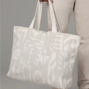 Vuori 10 yr limited edition Father’s Day Stylish White Tote Bag